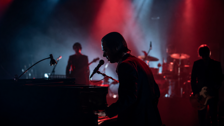 Symbolisches Konzertbild zur Nick Cave & The Bad Seeds Tour 2027 - Bildinhalt mit KI erstellt